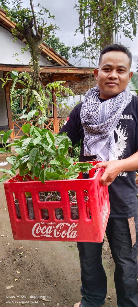 3E
Ekologi Edukasi Ekonomi
Visi <a href="/IDberkebun/">Indonesia Berkebun</a> 
dicanangkan oleh founder 
<a href="/ridwankamil/">Ridwan Kamil</a> 
<a href="/SIG_architect/">sigit.kusumawijaya | architect & urbandesigner</a> 
<a href="/Ida_Amal/">Ida Amal</a> 
<a href="/achmad_marendes/">achmad marendes</a> 
Disempurnakan +S sosial (3E+S) 
Realisasi aksi sosial super micro  berbagi bibit markisa manis kpd petani Cipeteuy kec. Kabandungan kab.Sukabumi