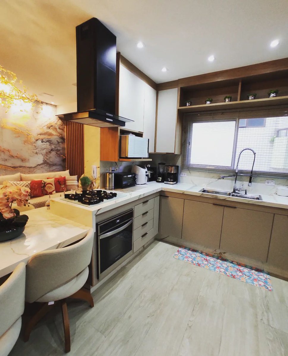 DecorataMoveis's tweet photo. A Tais, uma cliente muito criativa nos trouxe uma ideia para integração sala/cozinha para que pudesse recepcionar amigos e familiares. O resultado ficou sensacional!
.
.
📱Whatsapp 13-97414-4154
.
.
🖥 https://t.co/d0rOCgXAC1
.
.
#decorata #moveisplanejados #decoração #interiores https://t.co/XXrTlQiZ51