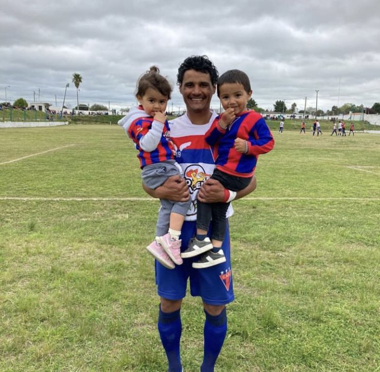AGREGÁNDOLE AZUL ❤️💙🫡❤️🤍

Con gran orgullo y felicidad, anunciamos que Jonathan Martínez fue convocado para defender a la selección departamental en el 2023.
¡Felicidades, Jona! Tus logros siempre serán nuestros. 👏❤️💙