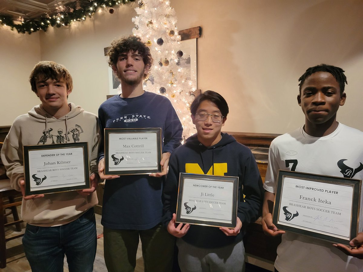 Wrapping up our season with some awards ceremony and banquet.  #brashearbulls #believe <a href="/PGHCityLeague/">PGH City League Athletics</a> <a href="/BrashearHS/">Pittsburgh Brashear High School</a>