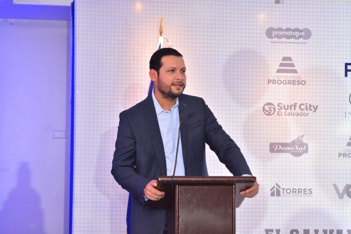“Me da mucho gusto que la familia salvadoreña de tenis esté reunida nuevamente”, <a href="/RafaelArevaloES/">Rafael Arévalo</a> presidente de la FST.