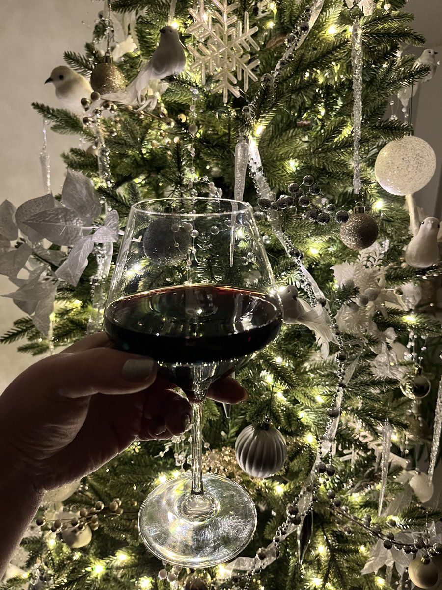 BorgheseAmira's tweet photo. Monday Médoc⦠#WineMe #WineDownTime https://t.co/5wbmG3ilxt