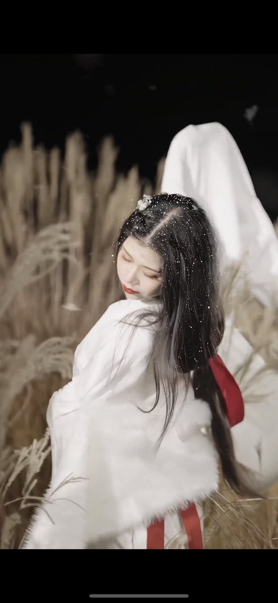 HuahuaFiore's tweet photo. Episode 7.0 <The Chinese Fairy>
#fyp #fypシ #fypage #douyinmakeup #traditionalclothes #traditionalchineseclothing #chinesecustom #chineseculture #chineseculturedance #chinesetiktok #hanfu #hanfu汉服 #hanfugirl #chinahistory #elegant https://t.co/mc6z8vfN1u