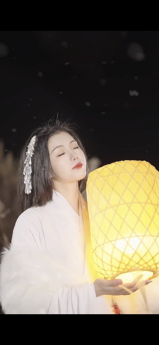 HuahuaFiore's tweet photo. Episode 7.0 <The Chinese Fairy>
#fyp #fypシ #fypage #douyinmakeup #traditionalclothes #traditionalchineseclothing #chinesecustom #chineseculture #chineseculturedance #chinesetiktok #hanfu #hanfu汉服 #hanfugirl #chinahistory #elegant https://t.co/mc6z8vfN1u