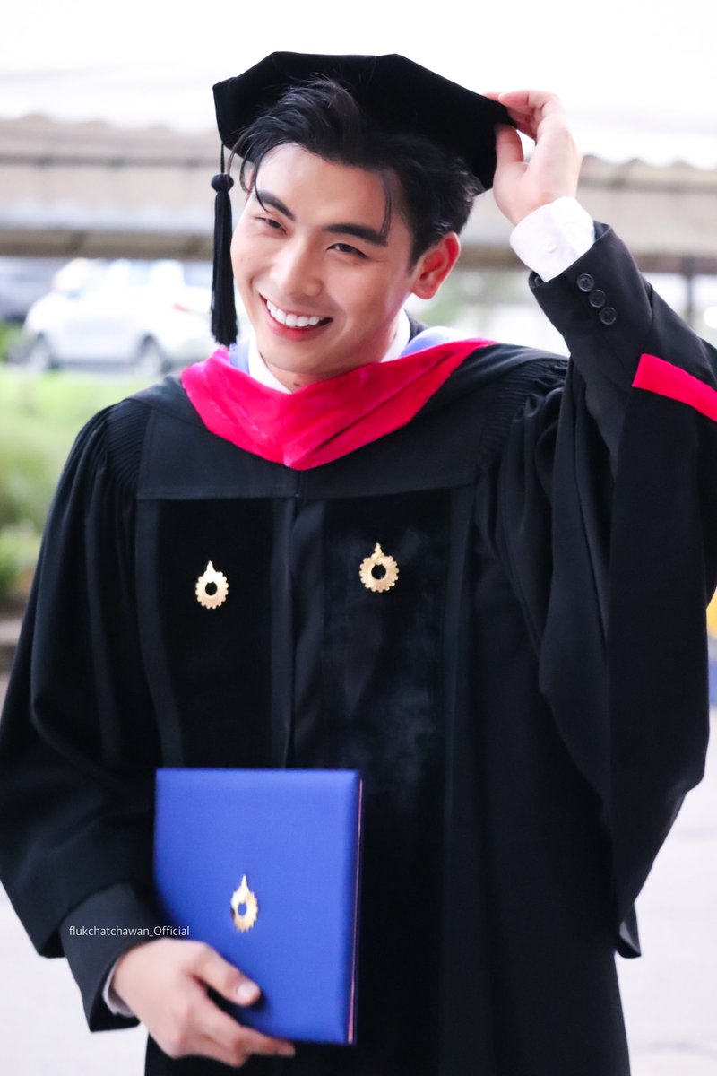 flukccwOfficial's tweet photo. พี่บัณฑิตสดใสเท่าโลกเลยคับ

หายเหนื่อยหนือยังนร้าา วันนี้ไปไหน ทำอะไรขอให้เป็นวันดีๆนะคะ 

#flukccw @flukchatchaput https://t.co/uzPessbOcO