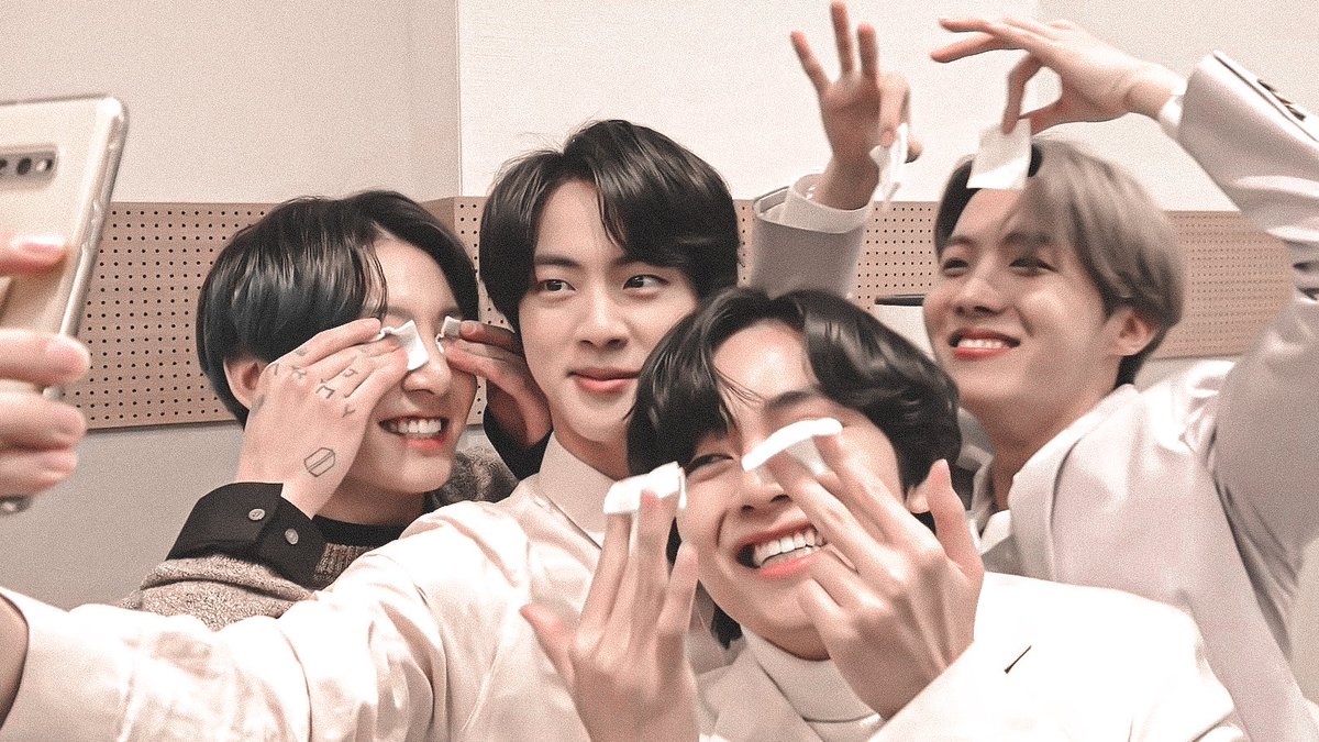 PJMYLAND's tweet photo. come back safely our astronaut, we love you kim seokjin ♡ #SafeFlightOurAstronaut https://t.co/6eIaifrDTk