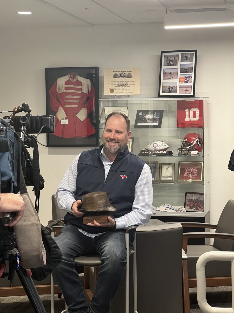 MrsA_GCISD's tweet photo. Today was a pretty special day. Congratulations to a totally surprised CoachA_GHS on being named the Tom Landry Coach of the Year. ⁦@Grapevine_HS⁩ ⁦@GHSMustangFB⁩ https://t.co/ZyPFe1apHT