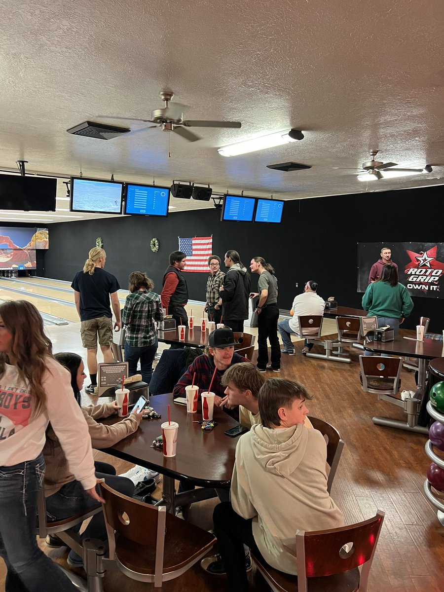 popcap20's tweet photo. Some fun at our Christmas Party last night!!! Thanks so much #unstoppable4422 for the fun night!! #PacNorthProud #DrivingD53 https://t.co/NT4JzOCq1I