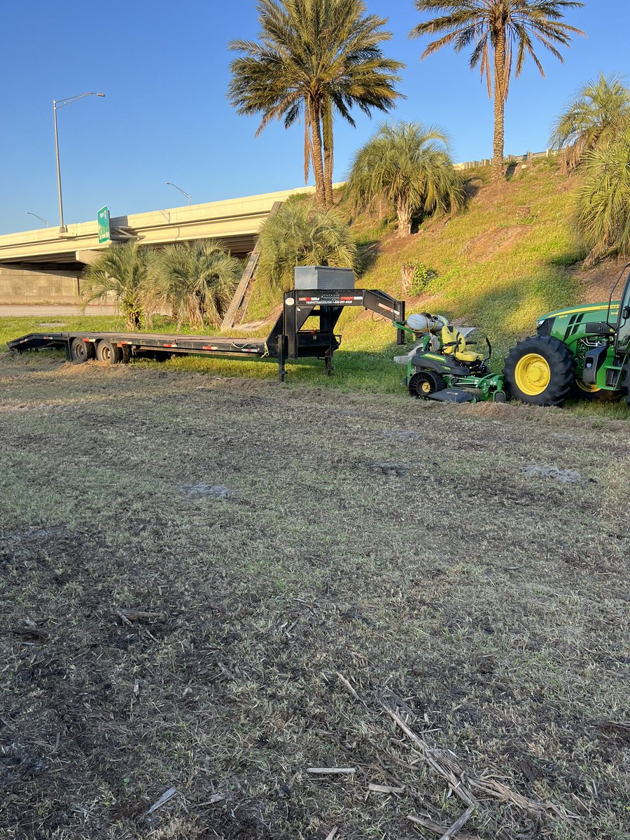 AirboatAddictsS's tweet photo. #WildFlower Season is here in #Florida we are Planting in District 4 for #floridadot #fdot #fdotcontractor #assetmaintenance #farming #outdoors #GodBlessAmerica 🇺🇸@AirboatAddicts https://t.co/0jVv3zT42y
