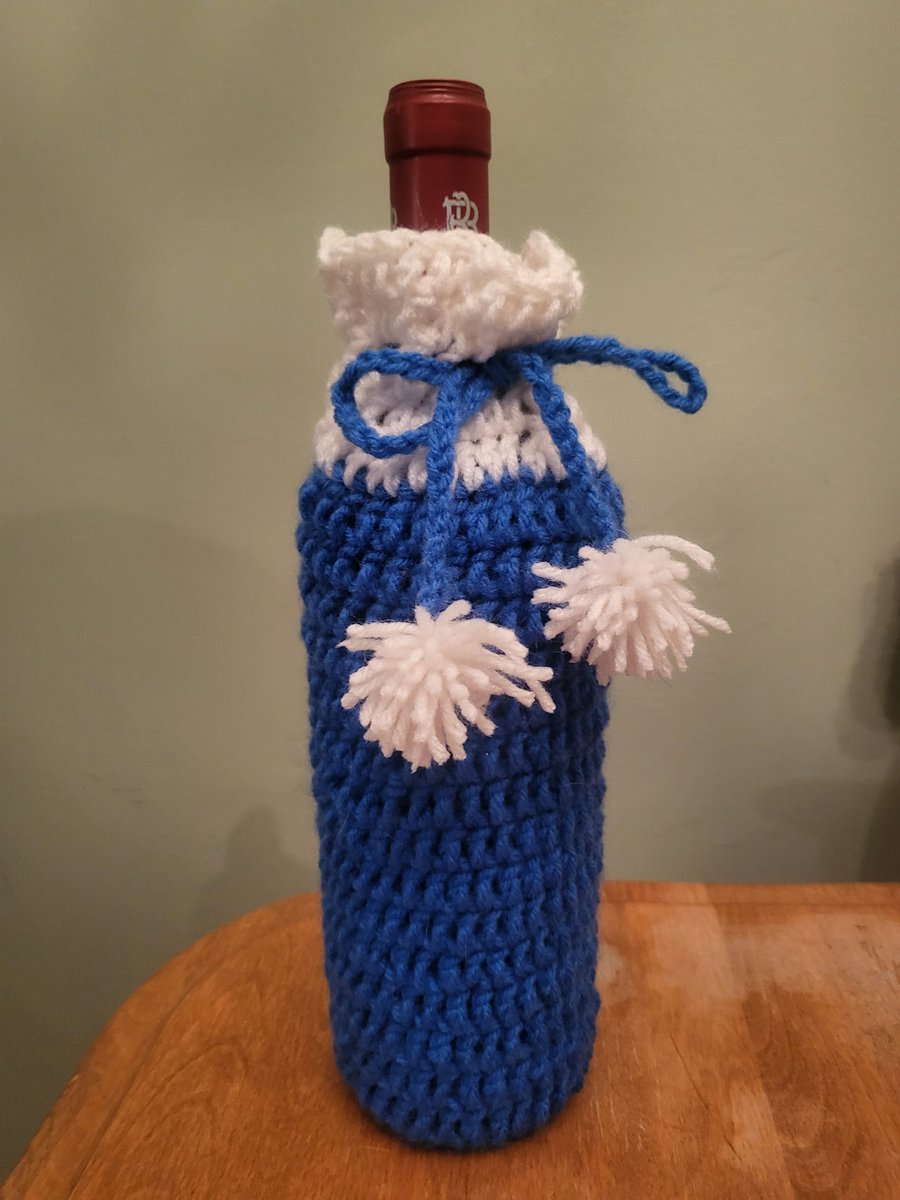 AlyCatCreations's tweet photo. Bring wine 2 Hanukkah wrapped in blue & white https://t.co/TgnhK7H9In #winetime #winegiftbag #winegift #wine #winepull #etsyshop #etsyfinds #etsystore #etsygifts #EtsyEmail #giftbags #hannukah #blueandwhite #giftsunder20 #wrapping #winelovers #hostessgift #housewarming #hostgift https://t.co/LhoOhjAnCb