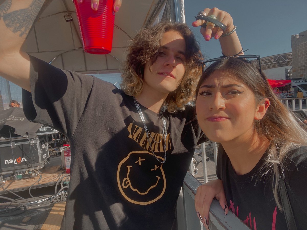 ZelitVargas's tweet photo. Este año si fui a terapia pero también conocí a mi banda favorita y los vi en vivo 2 veces @Wiplash_oficial #wiplash #RPDF no encuentro la manera para darles las gracias por salvar mi vida, literalmente, los amo de verdad ❤️❤️❤️❤️❤️❤️ https://t.co/y7LoQntrW8
