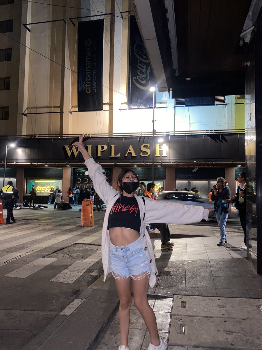 ZelitVargas's tweet photo. Este año si fui a terapia pero también conocí a mi banda favorita y los vi en vivo 2 veces @Wiplash_oficial #wiplash #RPDF no encuentro la manera para darles las gracias por salvar mi vida, literalmente, los amo de verdad ❤️❤️❤️❤️❤️❤️ https://t.co/y7LoQntrW8