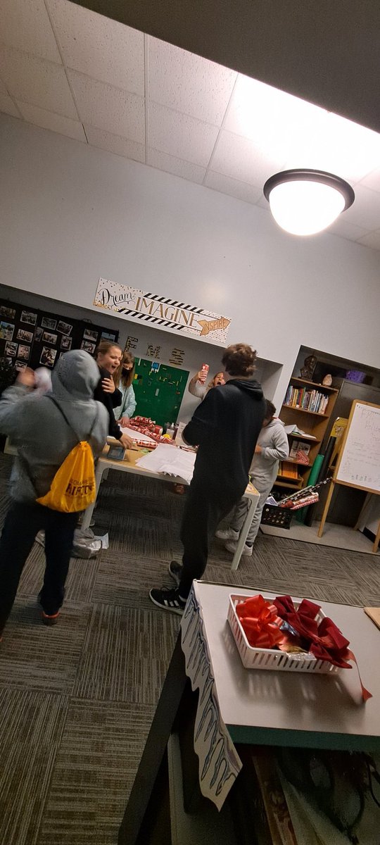 EmilyCathey's tweet photo. Can you wrap a present? Life skills in 7th grade ELA today. #fmsteach https://t.co/1vySxA9TNS