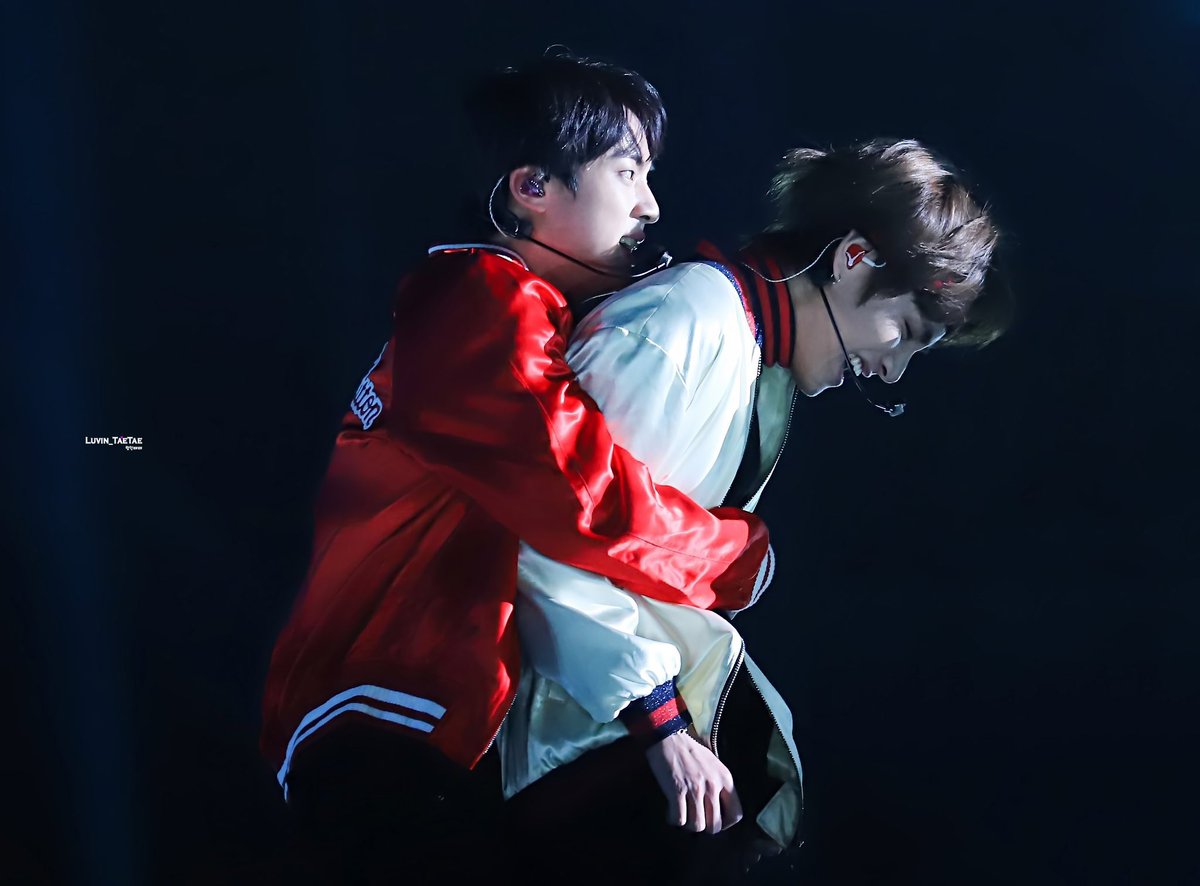 mkvty_'s tweet photo. #WeLoveJin 🌙✨ https://t.co/Un684O82IX