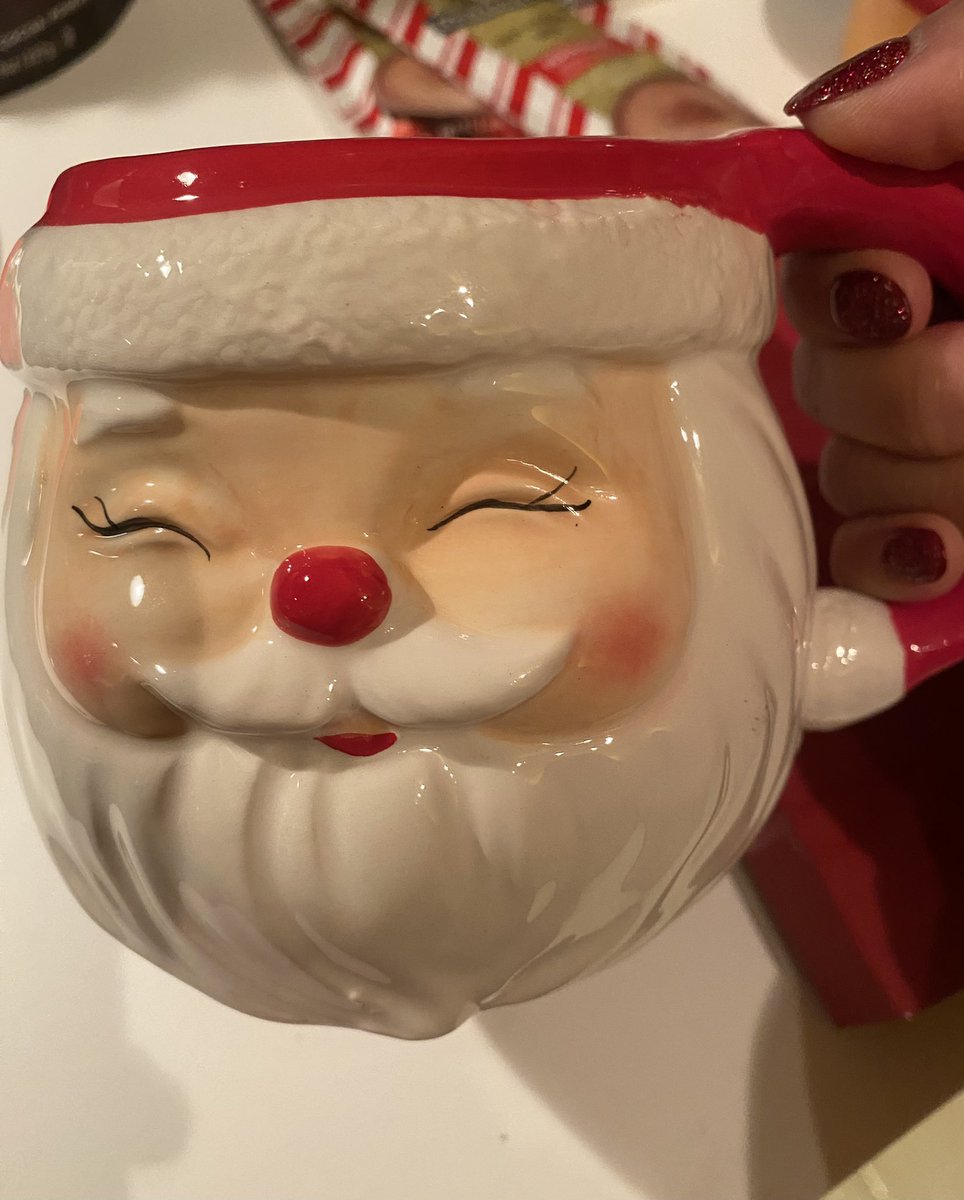 MzFrancesFX's tweet photo. Everything tastes better in a fun mug. 😋🎅🏼☕️❣️🎄 #SleepyTimeTea https://t.co/m02XO8wKt2
