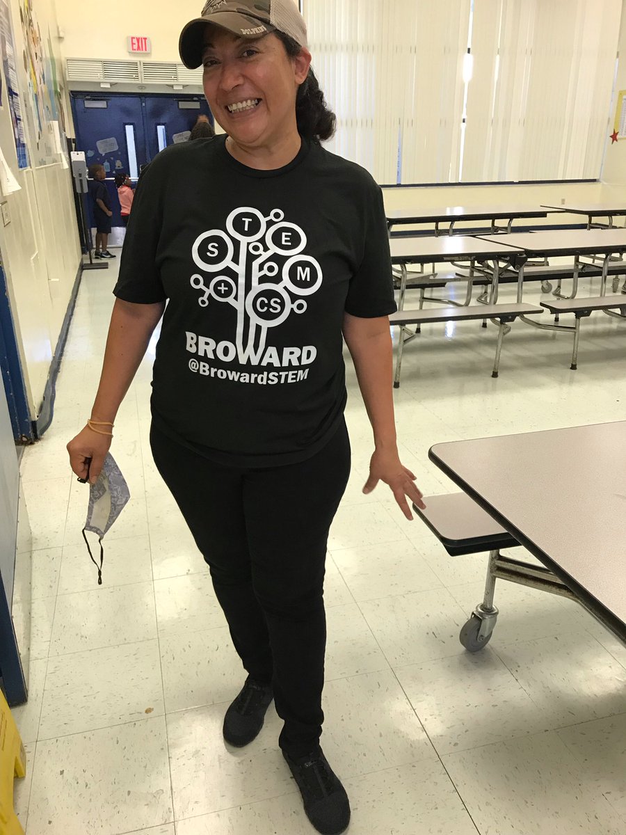 HeilangePorcena's tweet photo. Congratulations to Ms. Sanchez on being a Finalist! The North Side family is so proud of you! You’re a shining star! @NorthSideNSE @BcpsCentral_ @Ritz5popo @browardschools #Microtech #NSEPride #CelebrateSuccesses #ProudPrincipal #SREOY https://t.co/DmRRX95oeL