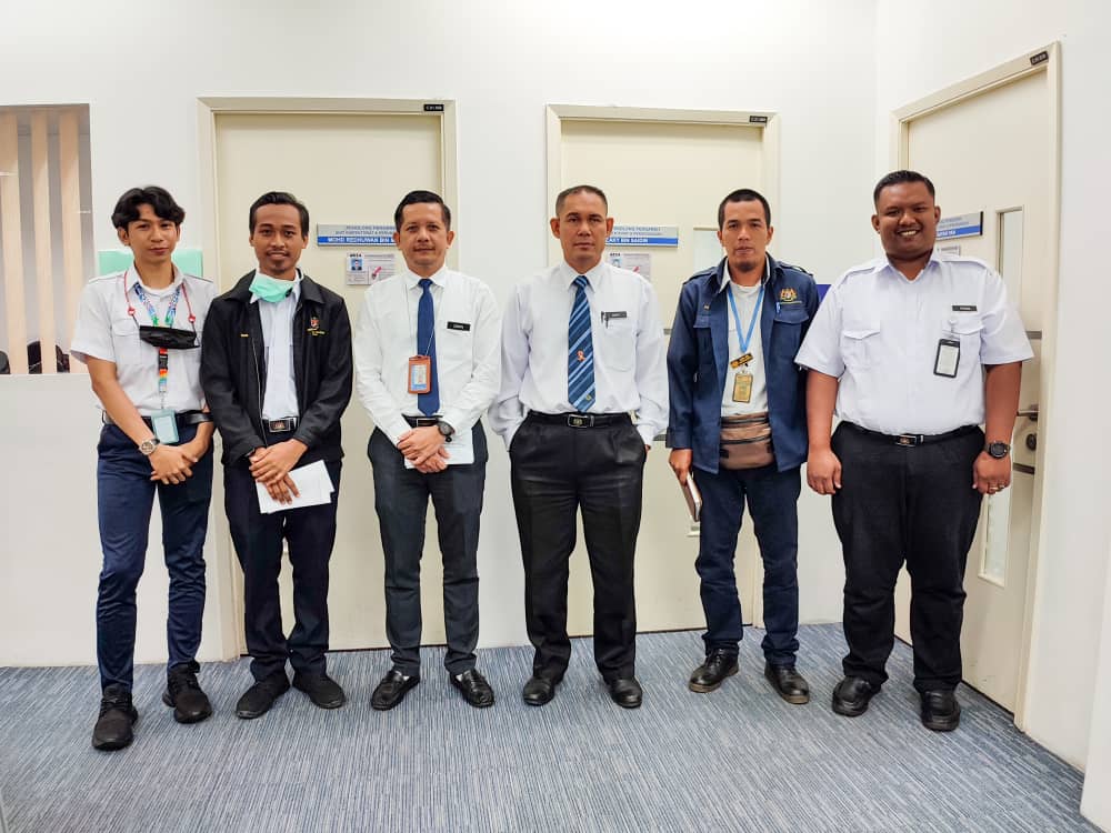 Tahniah diucapkan kepada Pembantu Kesihatan Awam atas kenaikan pangkat ke Pembantu Kesihatan Awam U24 (M) di Jabatan Kesihatan Negeri Kedah 

Pihak UIP JKN Kedah mengucapkan setinggi-tinggi tahniah atas kenaikan pangkat ini.