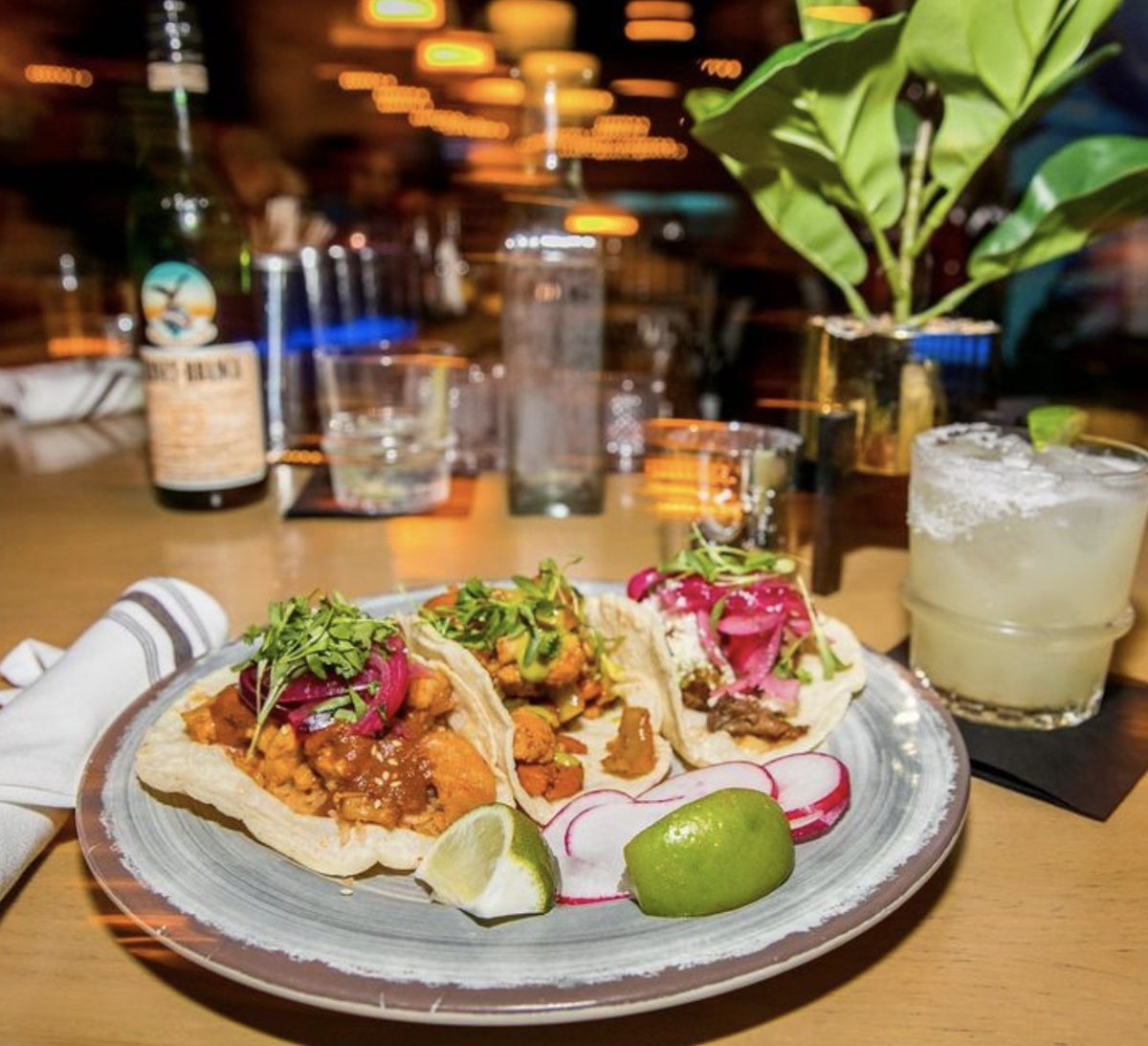 MezcaleroDTLA's tweet photo. Every seat is the best seat in the house when you’ve got a taco and margarita in front of you. 🌮 🍻
There’s still time to make it before happy hour ends at 7, but the party just keeps getting better as the night goes on. 😉 Come party with us!! 🌮
#DTLA #HistoricCore #LAFoodie https://t.co/y6taqE0bDi