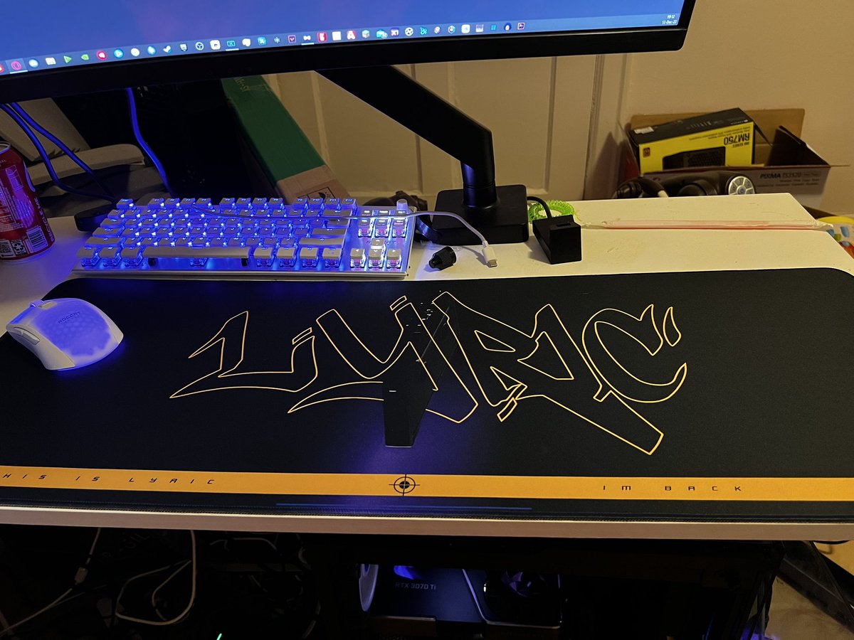 MarquisLorenzo_'s tweet photo. New mousepad. What up. Design courtesy of @DV_Cade https://t.co/pDjjDj9MLh