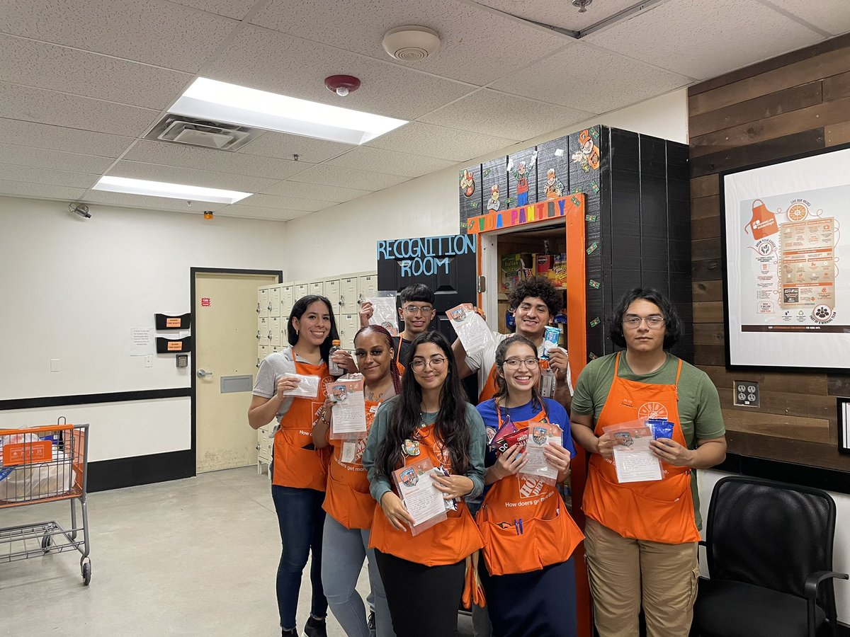 Check out all this RECOGNITION! Great job Jen Closing CXM CELEBRATING the associates for living our values and kicking butt consistently! 😊@Aaron_C_Gomez <a href="/NathanLeGrand10/">Nathan LeGrand</a> <a href="/MejutoAllen/">Allen Mejuto</a> <a href="/Charlot64309144/">Charlotte French</a>