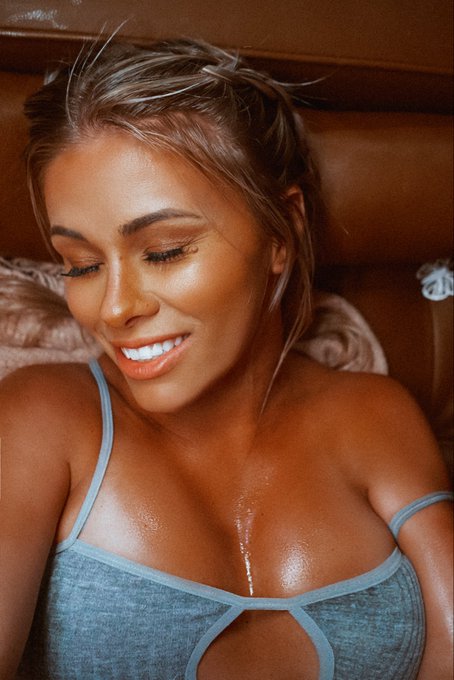 smileyy :) https://t.co/G2nYOoY4Pm