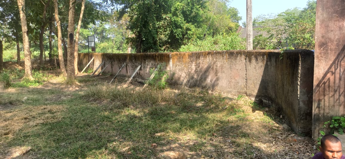 12_baje's tweet photo. Dear Sir, Please look into the matter. This is the school's situation, which comes under Khunta block, Mayurbhanj district. #Notoilet #Nokitchen Boundary is not in good condition. @CMO_Odisha @samirdash01 @SMEOdisha @odishaRTE #RTE #Educationforall #educationcannotwait https://t.co/Gh7QmTMgu3