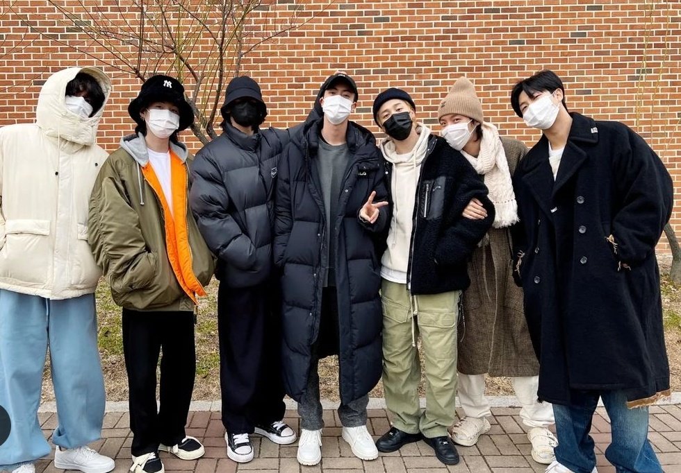 Lagretastar87's tweet photo. I CANT STOP CRYING!!!! ๐ญ๐ญ๐ญ๐ญ
OT7 SELCA!!!! #ot7selca #apobangpo #SEOKJIN #BTS #BTS_twt https://t.co/YojssY7fi0