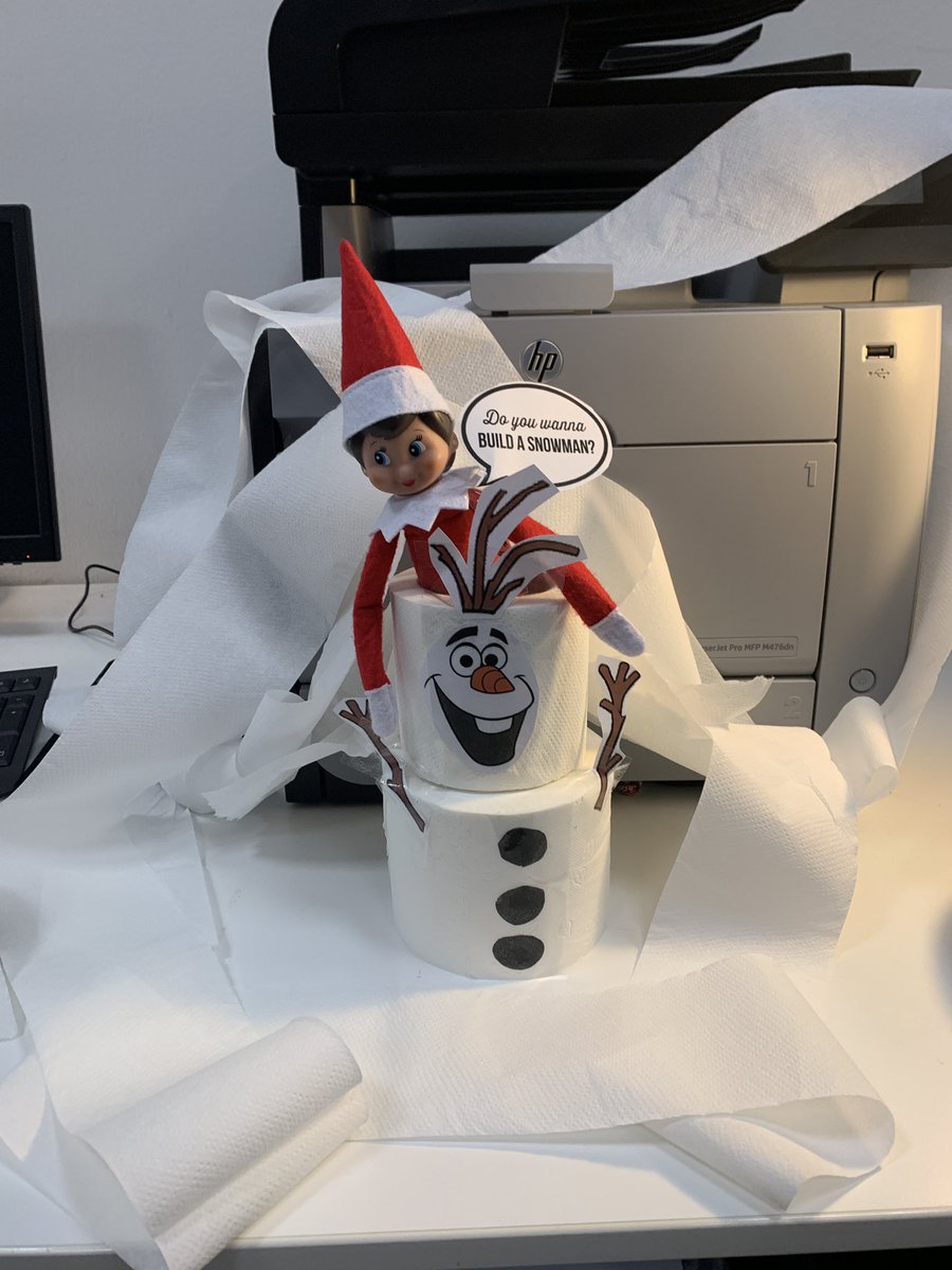 Do you want to build a snowman?!? <a href="/bcsberlin/">Berlin Cosmopolitan School</a> #elfontheshelf2022