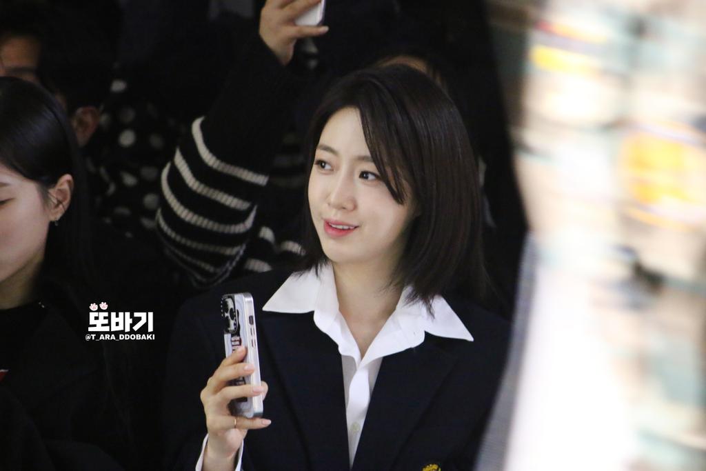 2022.10.14 서울패션위크 비욘드클로젯

은정언니 그냥 완전 패션과 다니는 고등학생 아니냐구요😭😭😭😭
웃는거 진짜 심쿵..❤️🤍🖤

#서울패션위크 #서패위
#비욘드클로젯 #beyondcloset
#은정 #EUNJUNG
#함은정 #hahmeunjung