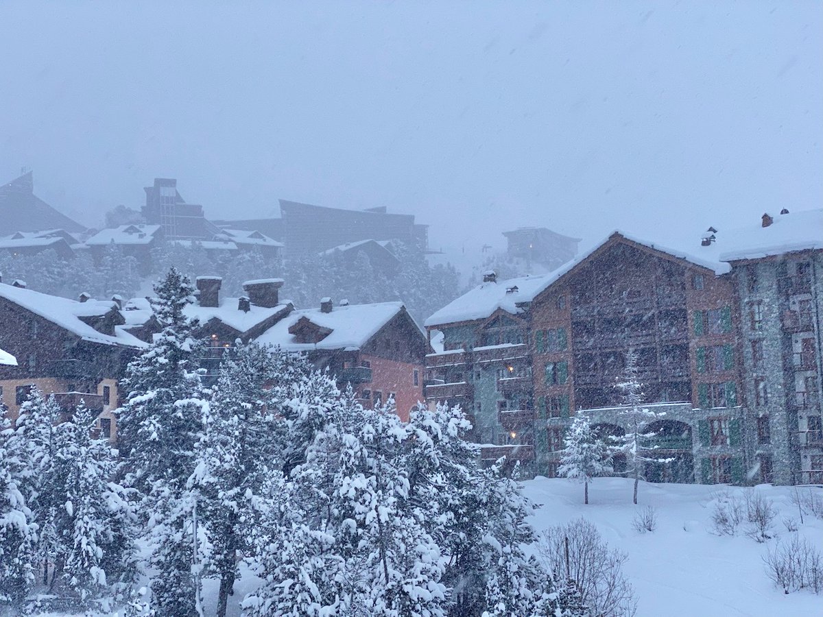 planetski's tweet photo. Snow is falling again in the Alps as PlanetSKI arrives in Arc 1950.
It is adding to a very good start to winter as the main season gets underway.
Updated: https://t.co/4ary6Y4Phu
#snow #letsgoskiing #letitsnow #arc1950 #vipski
❄️⛷️🌨️🏂❄️ https://t.co/FtRtozJyNt