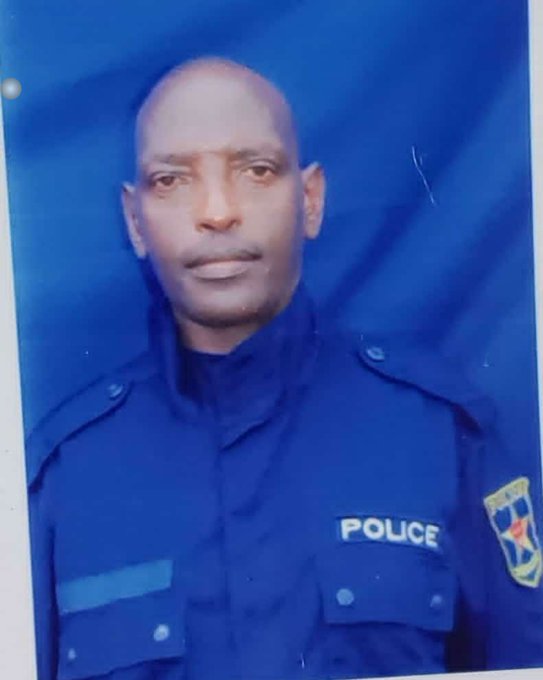 kamikazijosi's tweet photo. 3 officers have been killed because of their ethnic affiliation and facial features #TUTSI. On September 2021, Mjr J. KAMINZOBE, lynched, burned and eaten at #LWEBA, on Dec 20, 2021, Ltn G. MUNYEMAZI was lynched at #MUNIGI and on 7/08/022,Cap GABI was killed by a #FARDC Soldier https://t.co/iy9fMBpbnw