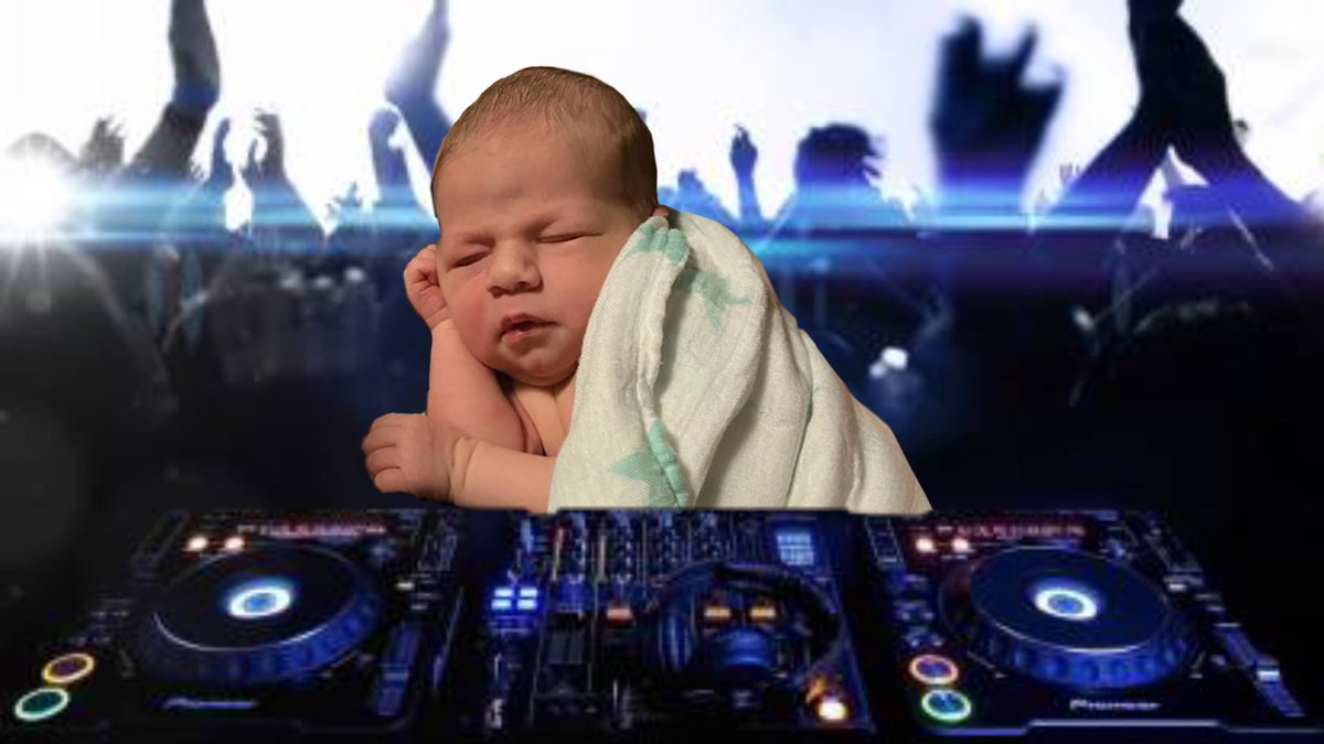 libby_weaver's tweet photo. Please welcome to the stage, DJ Onsie’s sister, Siësteo https://t.co/Qr3mmSuhRz