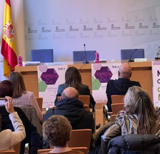 FEDER_ONG's tweet photo. 😊 Hoy queremos darle las gracias a todo el equipo @Aquadeus por estar siempre a nuestro lado en nuestros eventos más importantes y por su compromiso constante con las personas con #enfermedadesraras a través del proyecto 💧 Gotas de Esperanza 🍀
#FOROSER22 ✨ https://t.co/JOXcctQQND