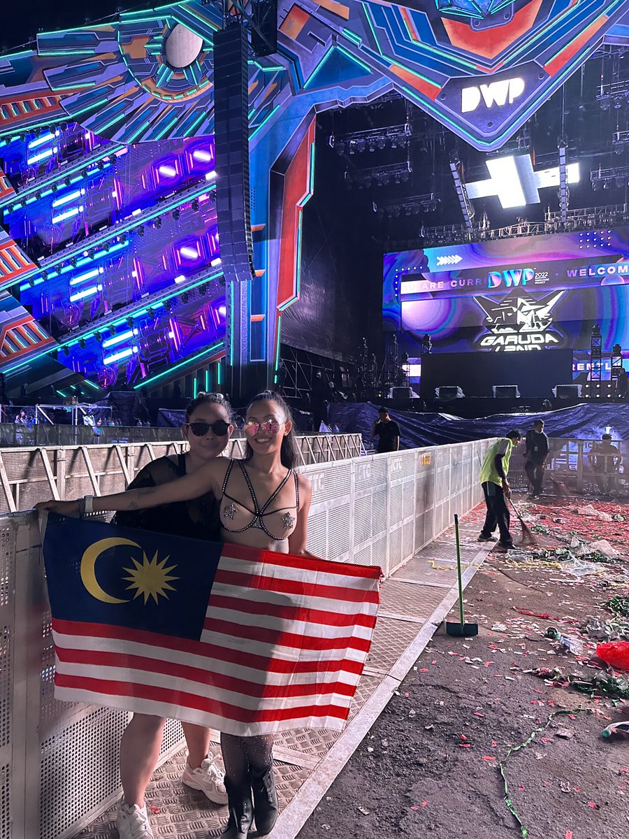 AmiraMarlisya's tweet photo. Great feeling to be back!

See you again next year #DjakartaWarehouseProject 🥺

#DWP2022 #DWP22 https://t.co/9yH3AI8fsx