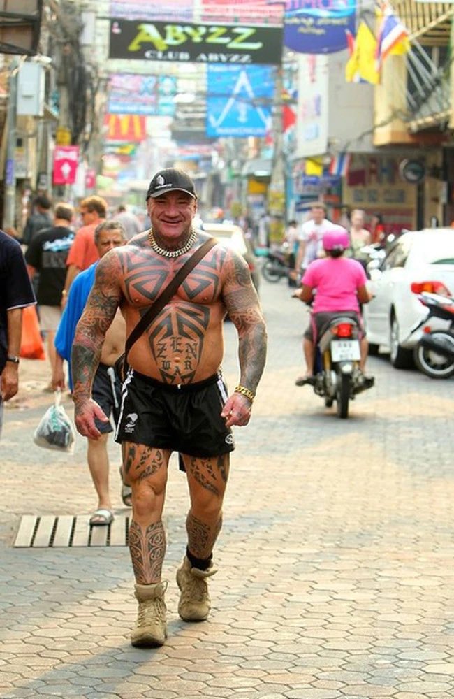 hotdogfev's tweet photo. @bigbossbhutch I would love to watch a sitcom with you and Tim Sharky prowling the streets of Bangkok together #ZENWAR https://t.co/29RmzMITLn