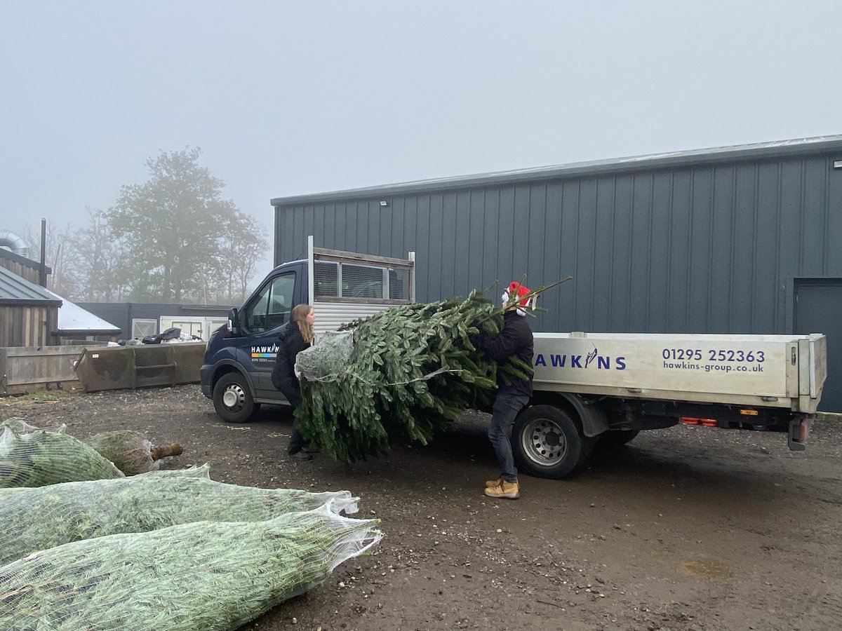 hawkins_group's tweet photo. Hawkins are delighted to be able to provide our local 
@OUH_Horton Hospital a beautiful Christmas Tree again this year🎄

❤ Thank you to everyone at the Horton for all your hard work and care you provide through out the year ❤

#NHS #localcommunity #banbury #hortonhospital https://t.co/WwlM5RbRtk