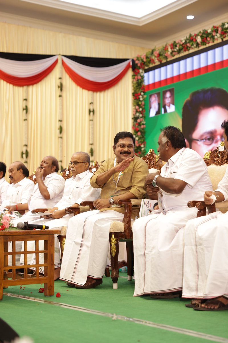 Nachiyar1497's tweet photo. #HbdTTVDhinakaran 
A leader who has the vision and the ability to transform Tamilnadu towards sustainability and supremacy.

தமிழர் நலன் காக்க அரசியல் களமாடும் எங்கள் தலைவர் திரு @TTVDhinakaran அவர்களுக்கு இனிய பிறந்தநாள் நல்வாழ்த்துகள் 🎉

 #HbdTTVDhinakaran https://t.co/ZTQkVPBG76