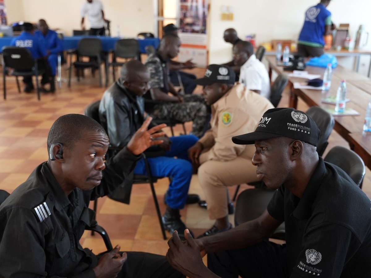OIMGuinee's tweet photo. During conflict management and active listening training session, @OIMGuinee, @TDS_Guinee collaborated with Guinean border officers to learn from each other and strengthen their conflict resolution skills for more effective operations. With support @UNPeacebuilding @PBF_Guinee https://t.co/o8TeeCLSnF