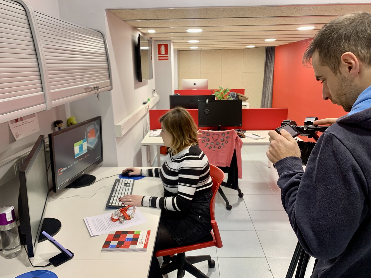 esofitec's tweet photo. Ayer @LleidaTV  📹 nos entrevisto para el próximo reportaje de Vint-i-dos, el suplemento de #Tecnología  #Innovación de @SEGREcom #Lleida
@daiguardgirl, Software Consultant &amp; Developer en #Esofitec nos hablará sobre estrategia empresarial 📈 con #businessintelligence y #reporting https://t.co/o4lrsJ45ZQ