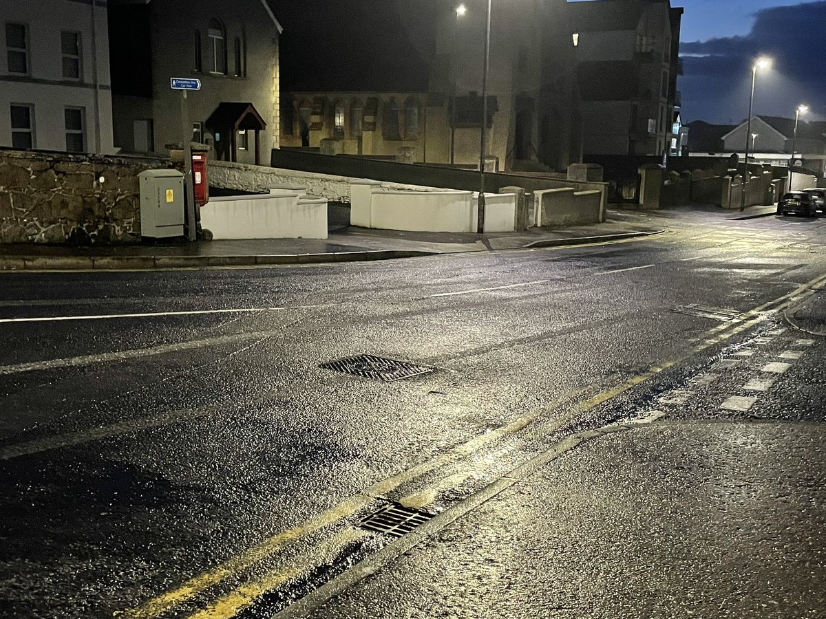 Black ice really bad in Portstewart it’s rained and frozen over again @angie_weather @barrabest @WeatherCee @geoff_maskell @linzilima @bbcniweather @LoveBallymena @VisitCauseway