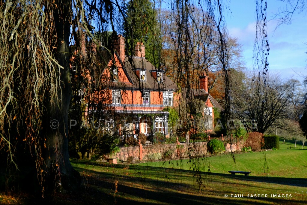 jaspersimages's tweet image. A cold frosty morning visit to Hergest Croft Gardens sitting alongside Offas Dyke Path at Kington close to the Powys border. Enjoying season ticket and solitude, except Table 8 was growing impatient for breakfast!😀 @HergestG @ThePhotoHour @StormHour @StormHourMark @OffasDykePath
