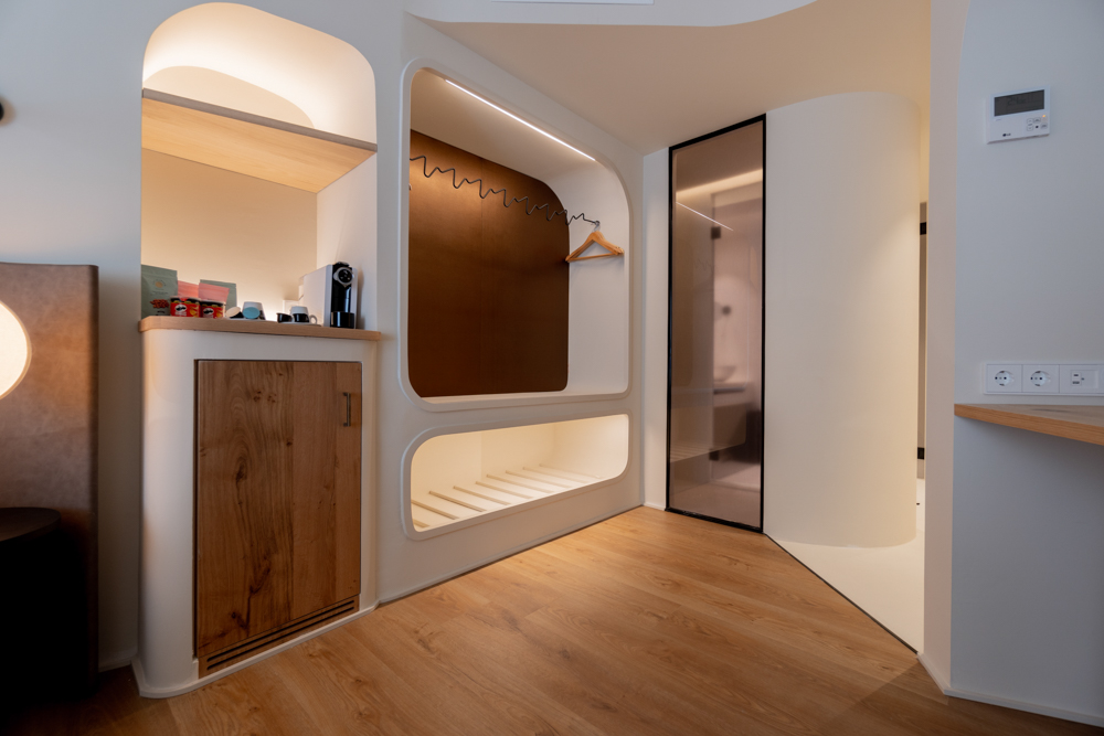 CBRE_es's tweet photo. 🍒 Os presentamos el nuevo @El_Hotel_Pacha, en #Ibiza. 

@pacha ha confiado en nuestro equipo de #CBREProjectManagement para la ejecución y gestión de la obra, un gran proyecto en colaboración con el equipo de interiorismo de Proyecto Singular.
 
#HospitalityDevelopmentSolutions https://t.co/0saERxENlv