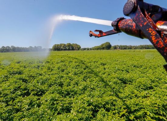 Naar aanleiding van de droge zomers van 2018, 2019 en 2020 is in dit #WON rapport onderzocht wat de #waterstromen zijn in Noord-Nederland en hoe dit water ingezet wordt. blog.hydrotheek.nl/2022/11/aamwer…