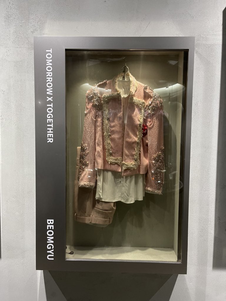 bumblebeomie's tweet photo. OH MY GOD THEY ADDED TXT’S ACT LOVESICK FITS TO HYBE INSIGHT!!!!!!!!! https://t.co/S6o3FF7gex