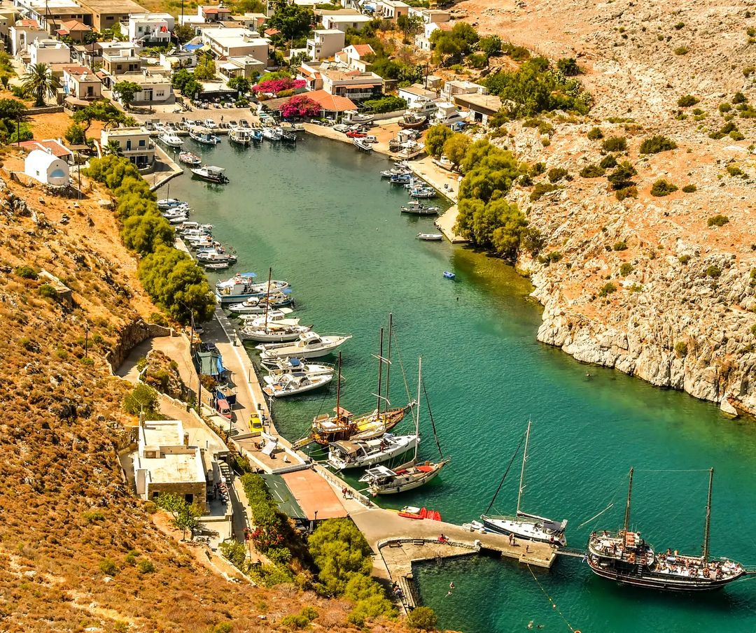 The port of #Vathy of #Kalymnos from above…

kalymnos-isl.gr/en

📷 : Giorgos via (instagram.com/giorgos__tsion…)

#visitkalymnos  #Kalymnos #kalymnosisland #Dodecanese #visitgreece #Greece #gastronomy #villages #diving #hiking #kayaking #kalymnosclimbing  #rockclimbing #beaches