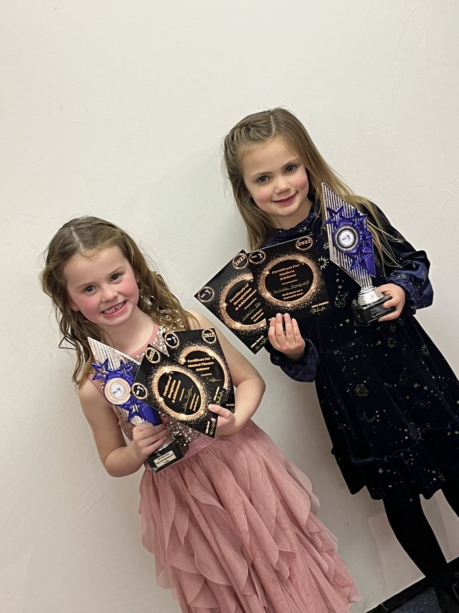 These 2 @Y2woodpeckers both came away with special trophies at their dance presentation at the weekend 💗💃💗<a href="/zoe_mc1/">Zoe Stanfield</a>