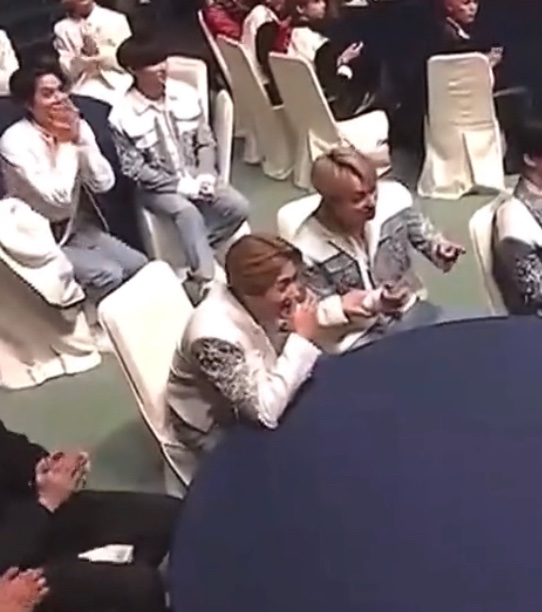 tomyfall's tweet photo. 너잖아                           나???
ㅋㅋㅋㅋㅋ
ㅋㅋㅋㅋㅋㅋㅋ
ㅋㅋㅋㅋㅋㅋㅋㅋㅋ https://t.co/PSyXRT5R7p