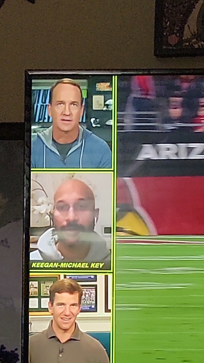 herecomesred2's tweet photo. #ManningCast crazy how @KeeganMKey is bald and STILL has a smaller forehead than Peyton Manning. https://t.co/nPqBkEydPU