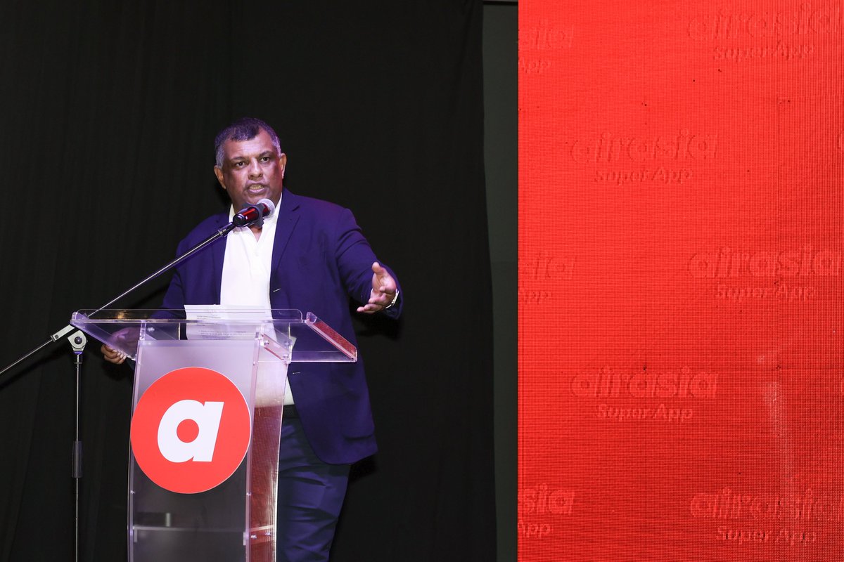 AirAsia tweet media