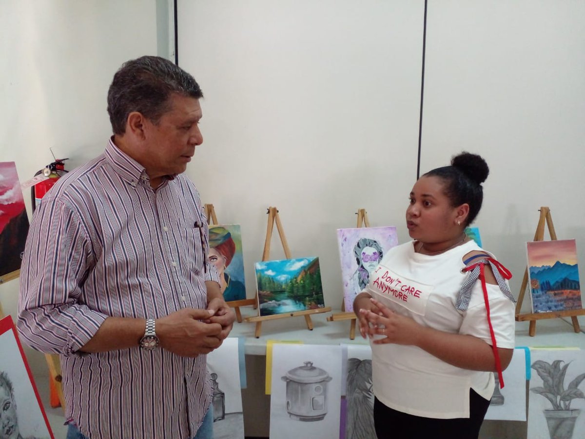 luissanchezsdo's tweet photo. Orgulloso de ver los trabajos de los #niños,#Jovenes y #adultos en la presentación de sus muestras como parte de las actividades del centro Cultural de Herrera.
#LuisSanchezSDO
#DiputadoSDO 
#ArteyCultura
#CentroCulturalDeHerrera https://t.co/ffrBnbyiOB